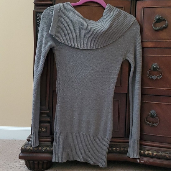 Womans GUESS fold over sweater - Picture 3 of 3